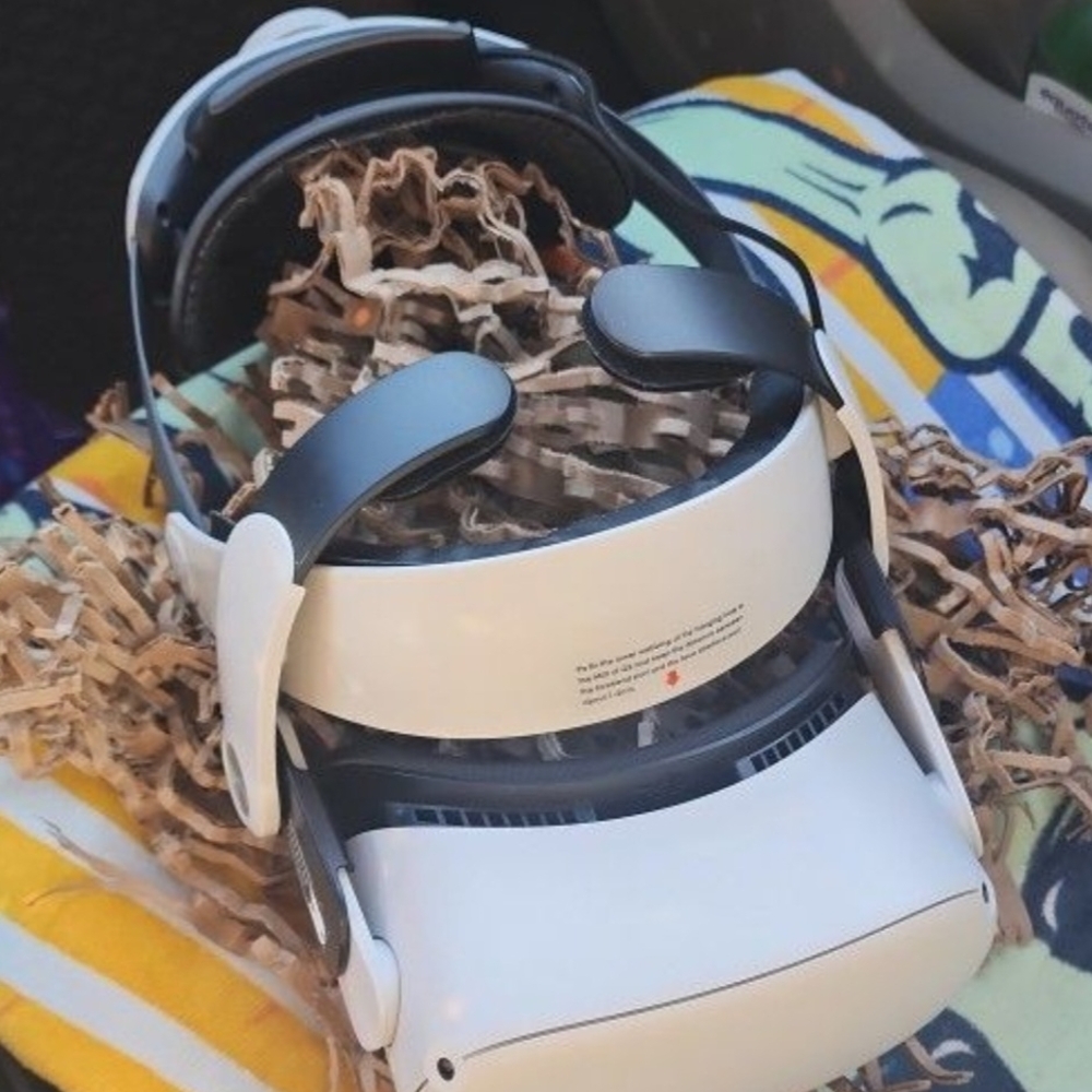 White VR Headset #2 {BUNDLE}